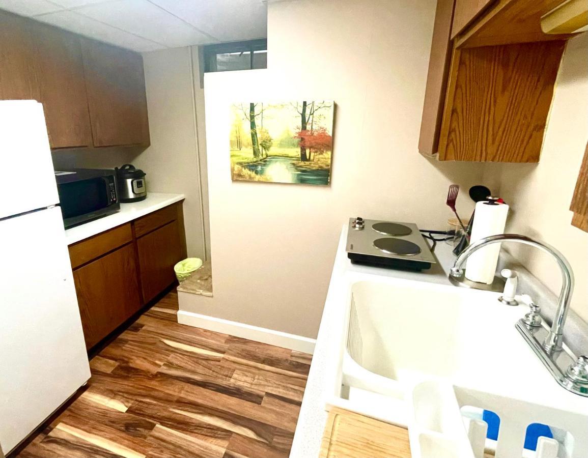 Private Apartment With Kitchen & Laundry In North End 曼切斯特 外观 照片